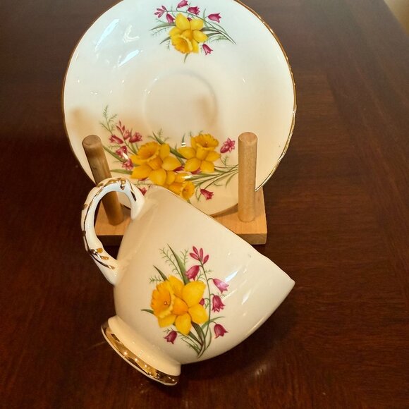 Delphine English Tea Cup and Saucer Set - Daffodils - Picture 4 of 5